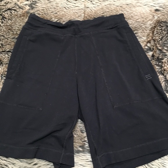 Lululemon Men’s Compression Shorts Older Logo Size M - Picture 1 of 6